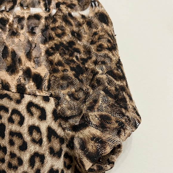 Vivianne  Rose leopard print top medium - Picture 2 of 9